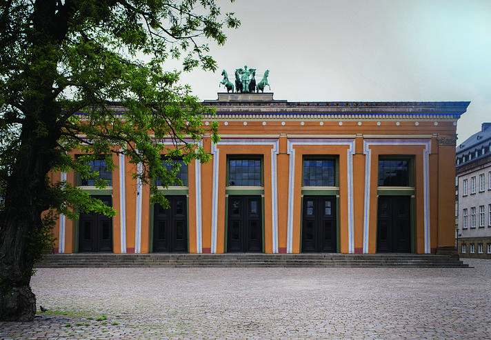 THE MUSEUM BUILDING